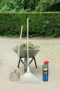 Cum se realizează curățarea uneltelor de gradină